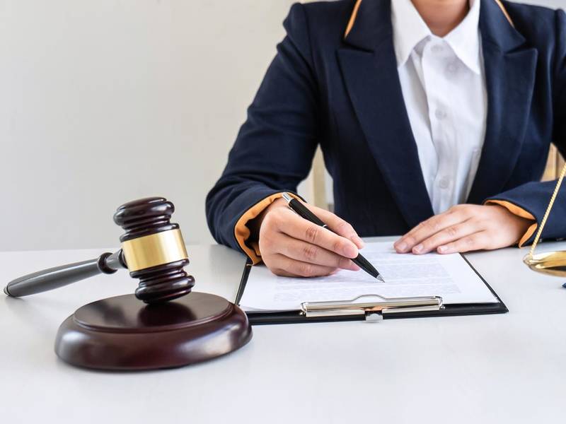 北京刑事辯護律師說假裝稅務(wù)人員收繳酸菜牛肉面被識破
